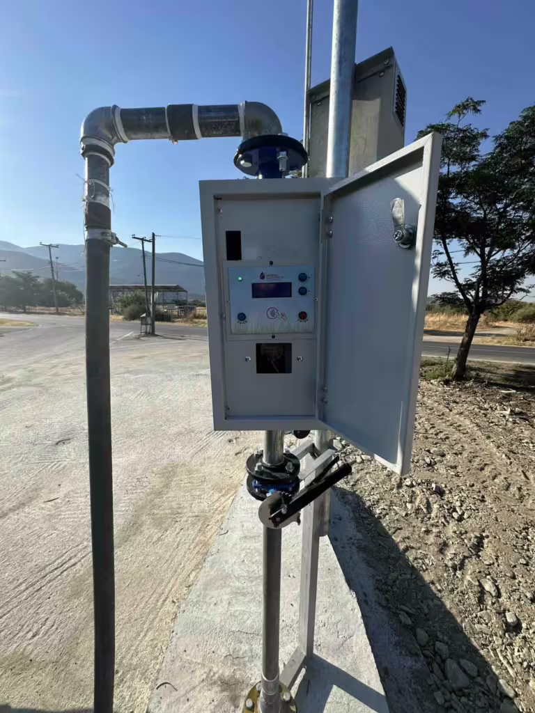 Συσκευή τηλεμετρίας άρδευσης με ηλιακό πάνελ